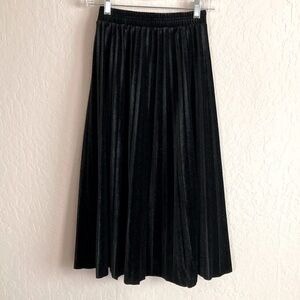 Stretchy Pleated Velvet Midi Skirt, medium, black